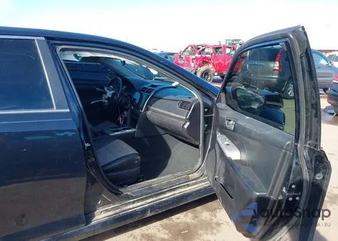 2014 Toyota Camry Se Sport z USA, uszkodzony, nr VIN 4T1BF1FK9EU472571